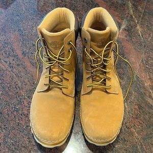 Like new Timberland boots